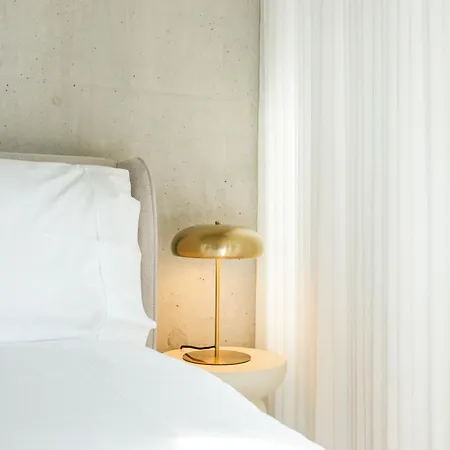 Daire Inside Station *